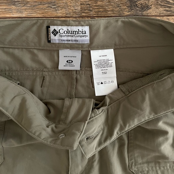 Men’s Columbia Belted Titanium Cargo Shorts - Picture 4 of 5